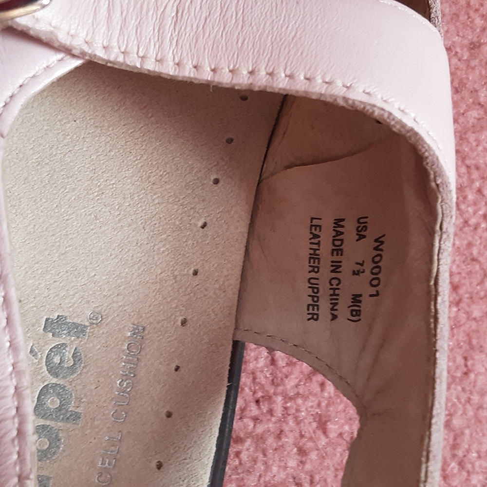 Propet Sandals. - Picture 6 of 7